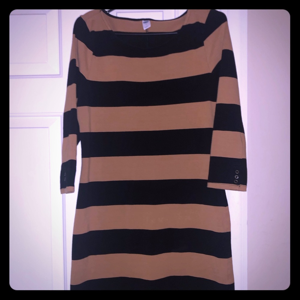 Fitted maternity dress